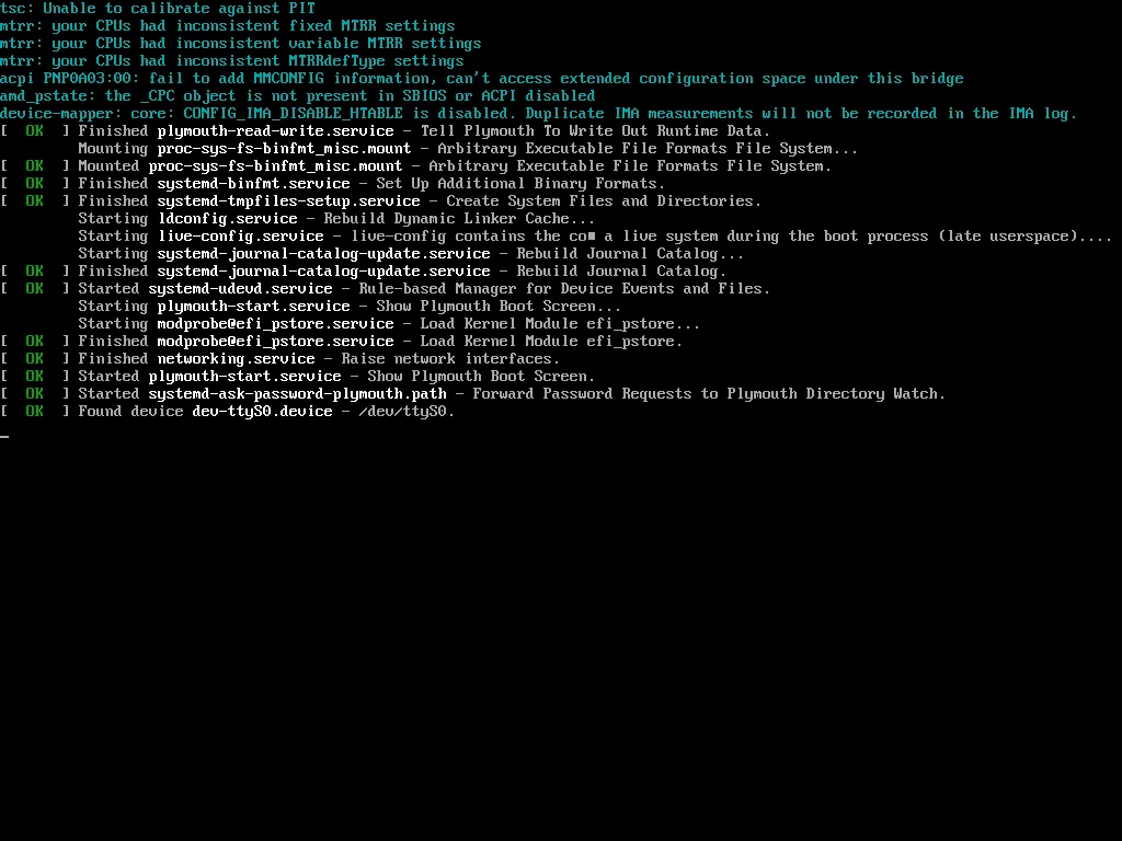 Early Linux kernel console output scrolling during the Hidayah OS 1.0.0 live boot